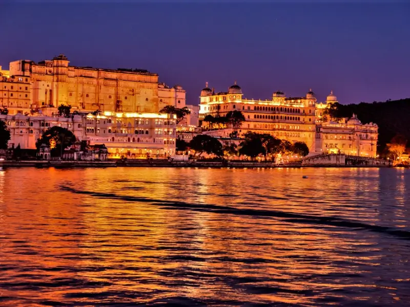 Udaipur taxi service for sightseeing